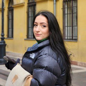 Meet your Posher, Ana